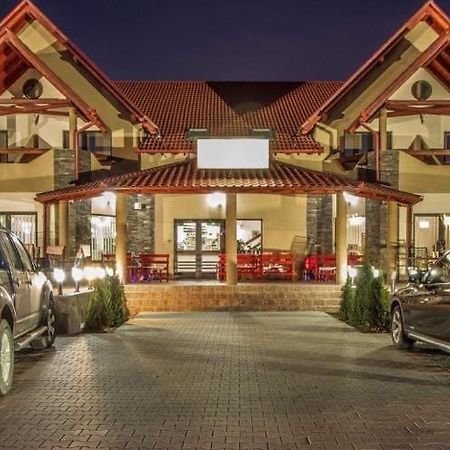 Bed and Breakfast Aranykakas Etterem Es Panzio Sindominic Экстерьер фото