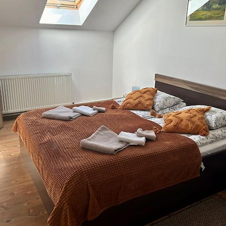 Bed and Breakfast Aranykakas Etterem Es Panzio Sindominic Экстерьер фото